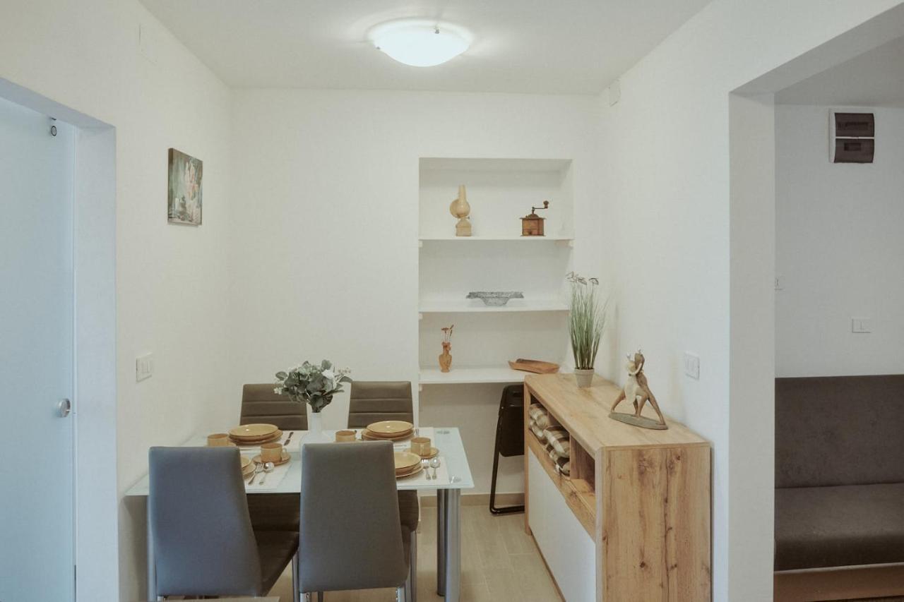 Apartments Pr' Stormanu Kanal Екстериор снимка
